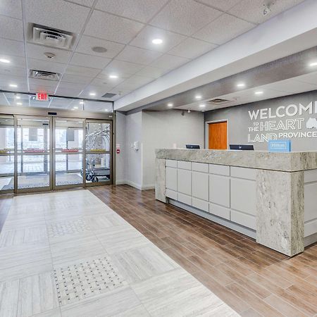 希尔顿布兰特福德汉普顿酒店 外观 照片